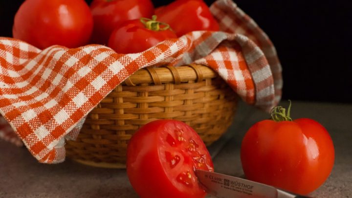 Jak obrać pomidory ze skórki?