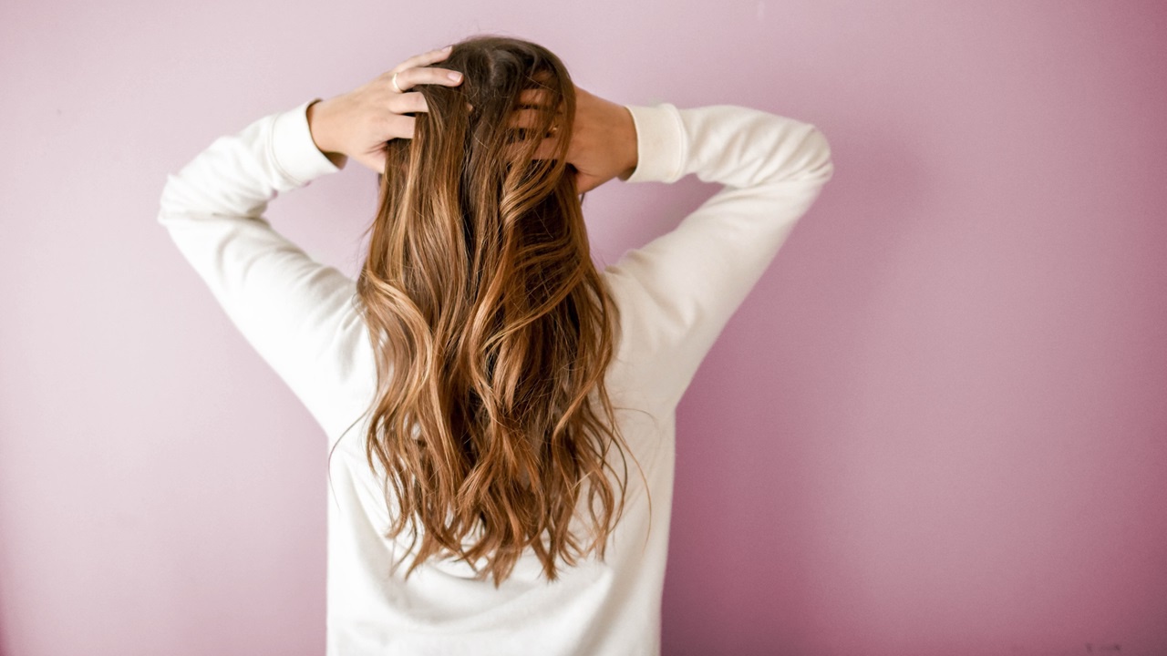 szczotkować włosy mokre czy suche